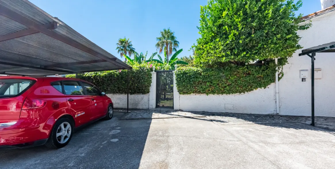 Venta de apartamento en planta baja en San Pedro de Alcántara 9