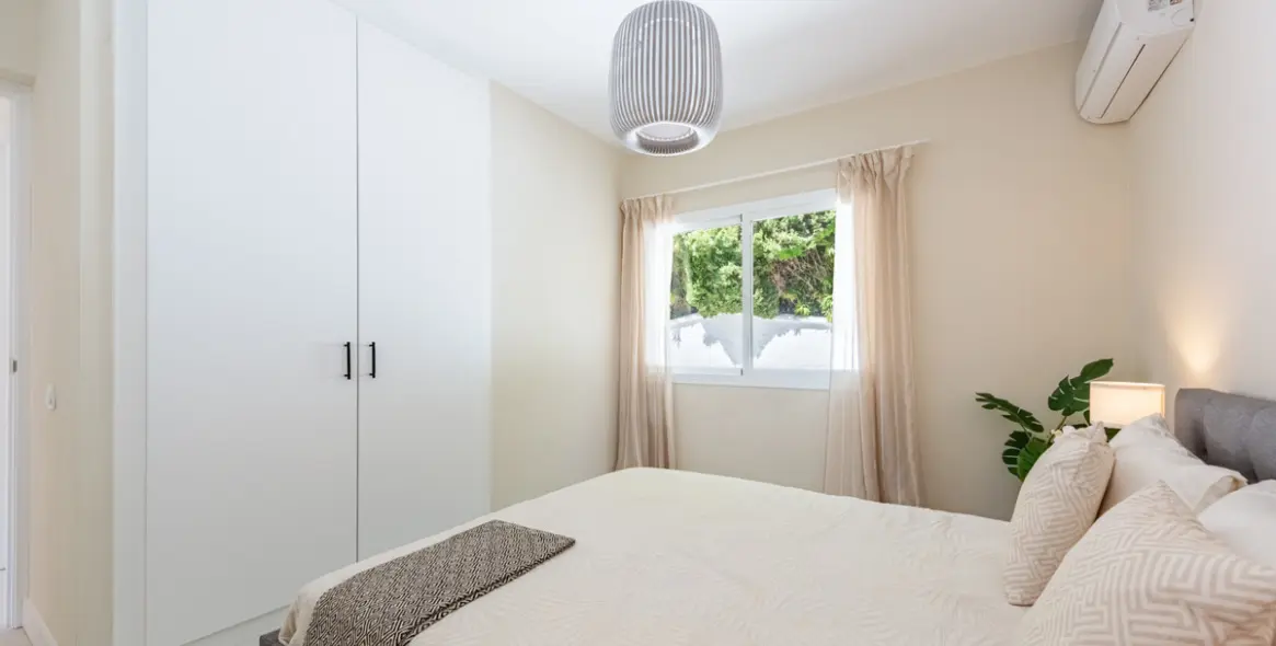 Venta de apartamento en planta baja en San Pedro de Alcántara 12