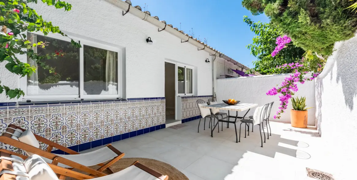 Venta de apartamento en planta baja en San Pedro de Alcántara 16