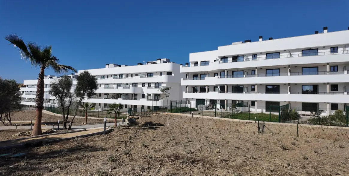 Sale of penthouse in Estepona 2