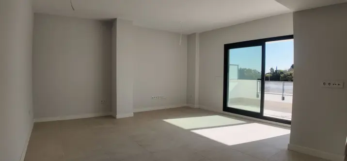 Sale of penthouse in Estepona 2