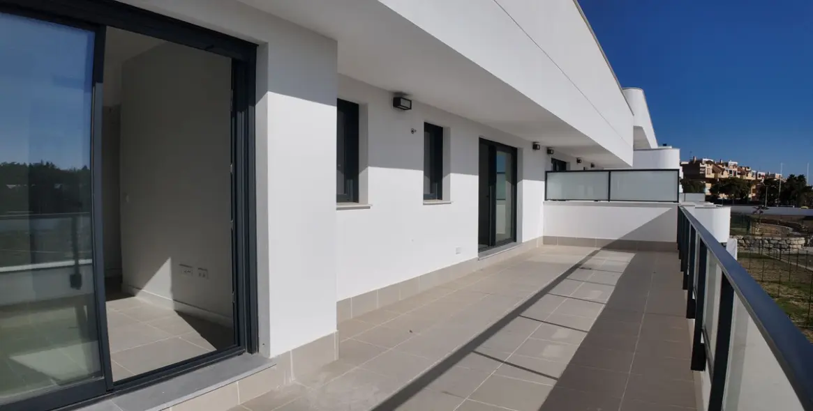 Sale of penthouse in Estepona 10