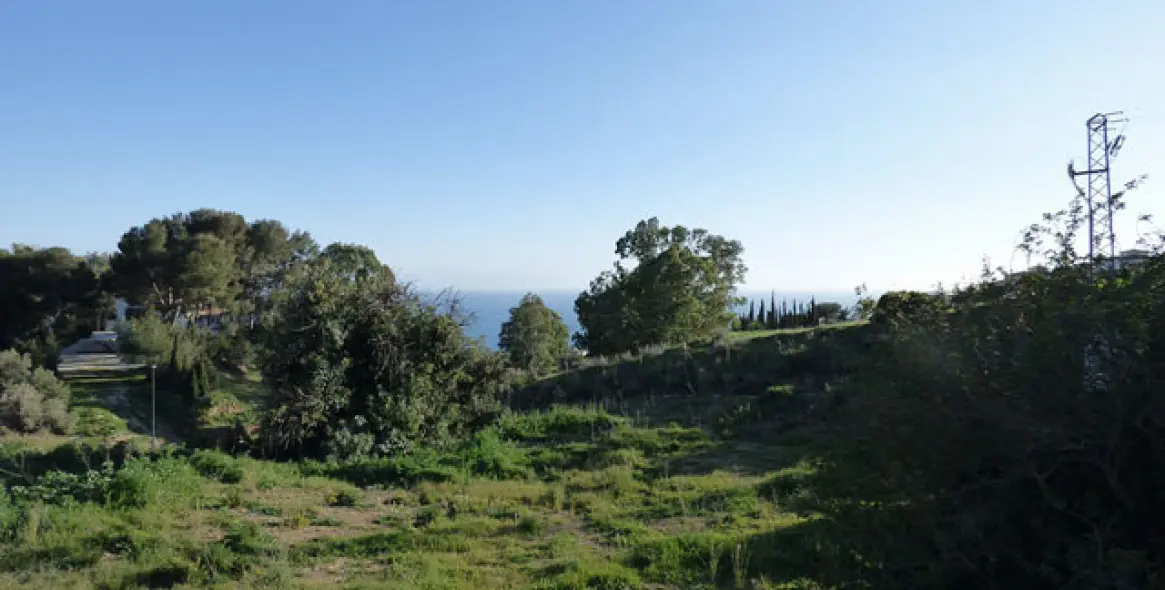 Продажа  жилого участка в Benalmadena Pueblo 2