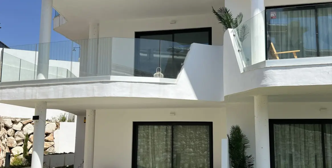 Sale of middle floor apartment in Fuengirola 1