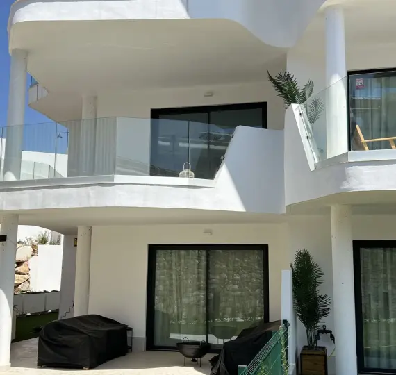 Sale of middle floor apartment in Fuengirola