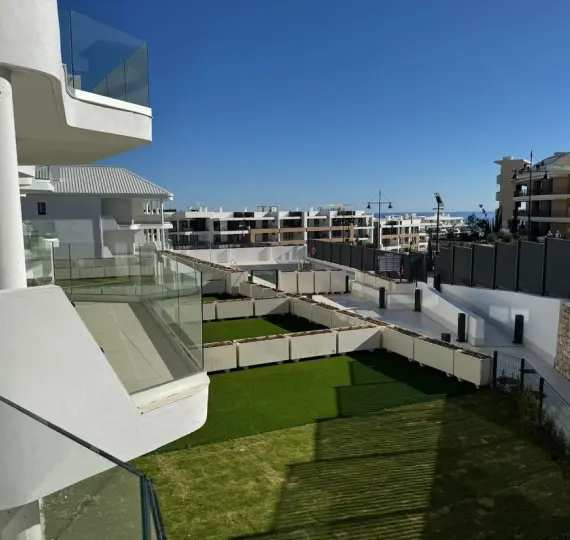 Sale of middle floor apartment in Fuengirola