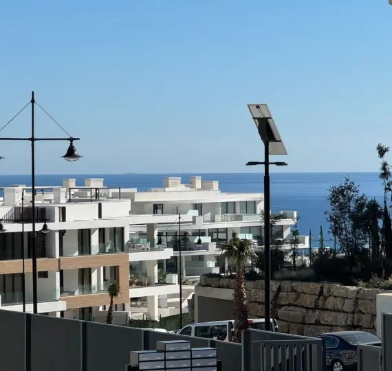 Sale of middle floor apartment in Fuengirola
