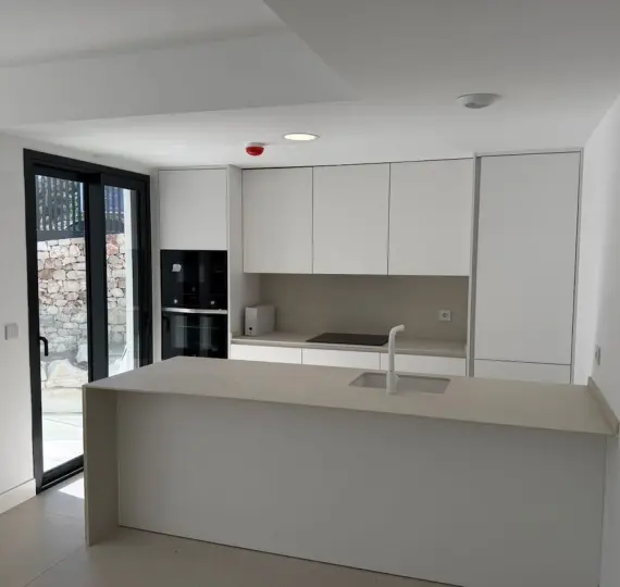 Sale of middle floor apartment in Fuengirola