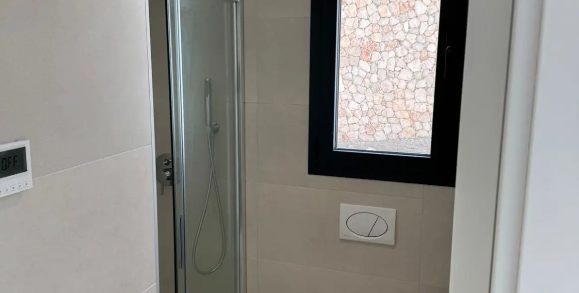 Sale of middle floor apartment in Fuengirola 10