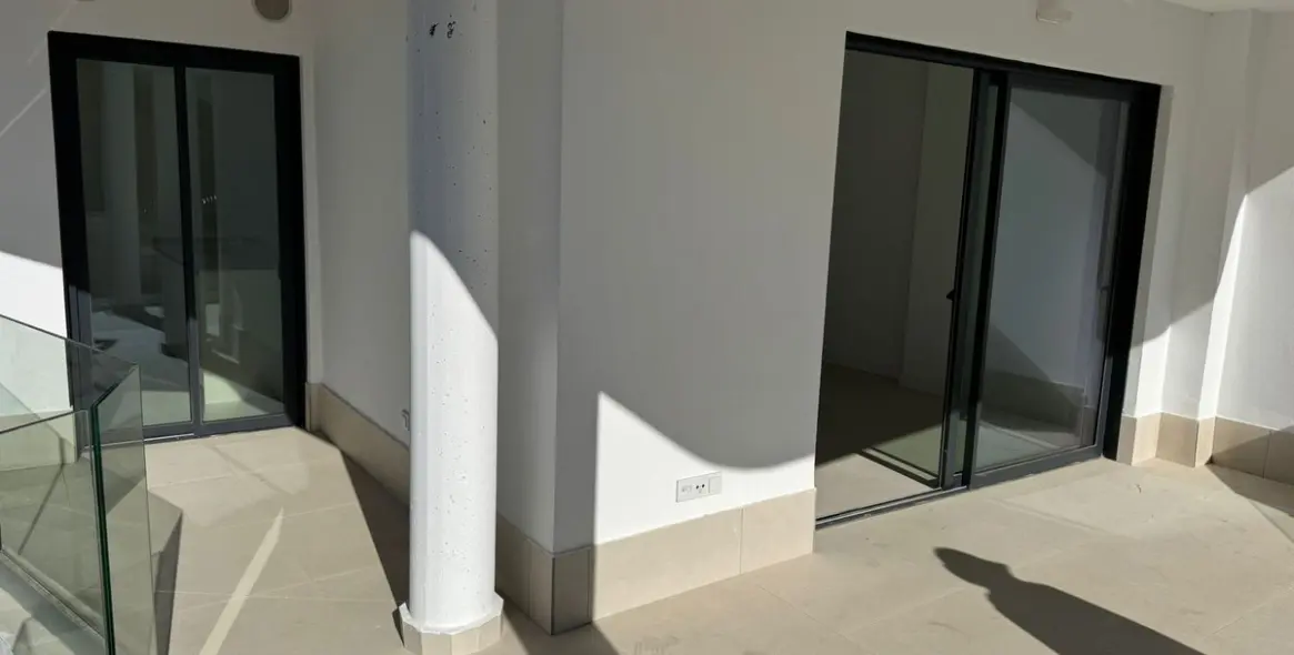 Sale of middle floor apartment in Fuengirola 11