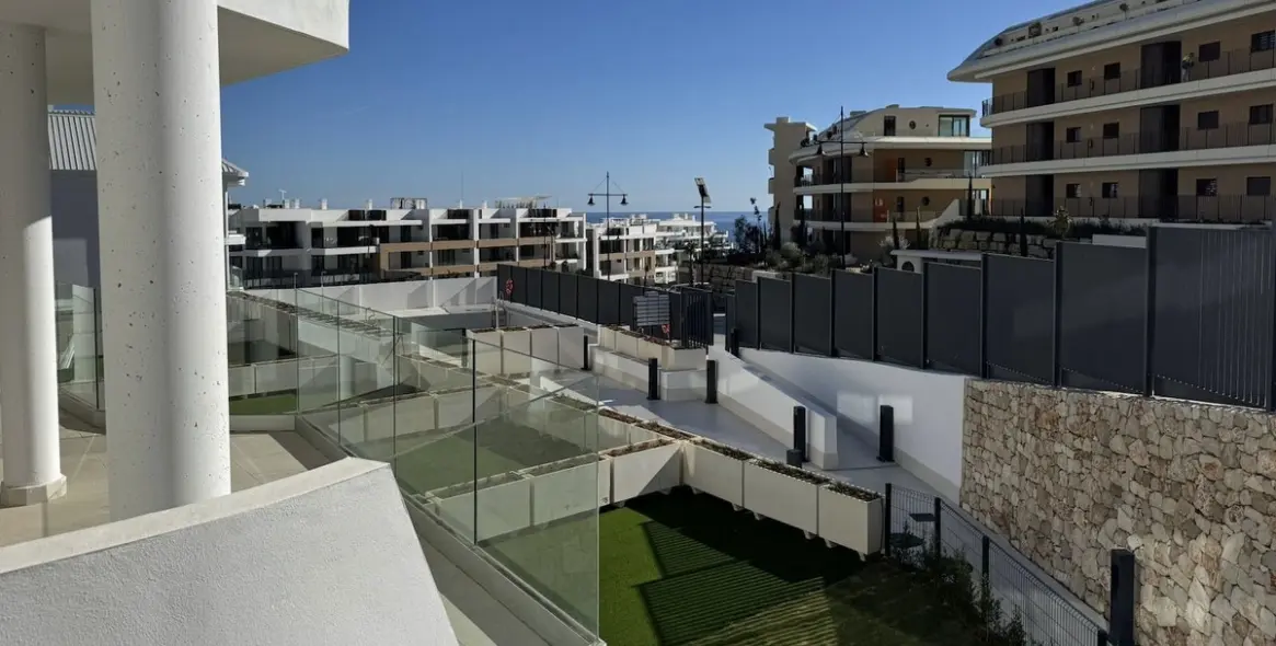 Sale of middle floor apartment in Fuengirola 13