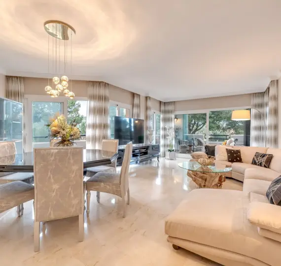 Sale of middle floor apartment in Elviria