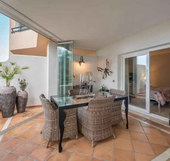 Sale of middle floor apartment in Elviria