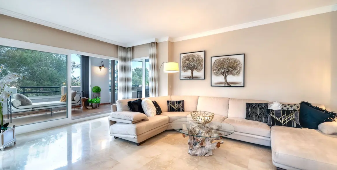 Продажа апартаментов на среднем этаже в Elviria 4