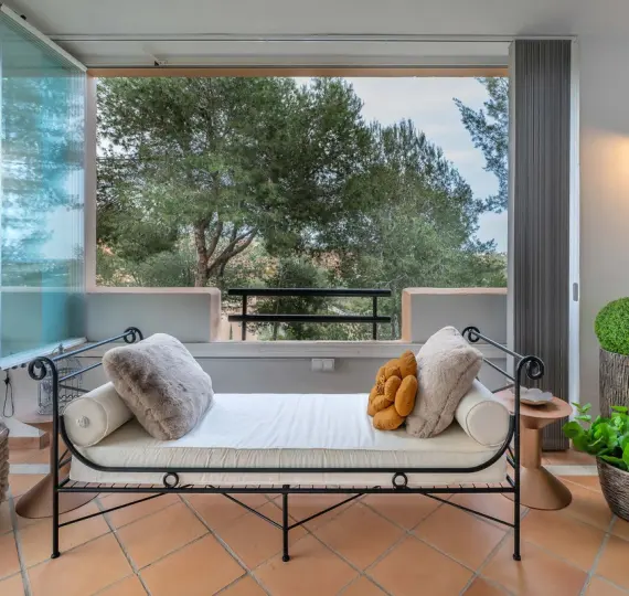 Sale of middle floor apartment in Elviria