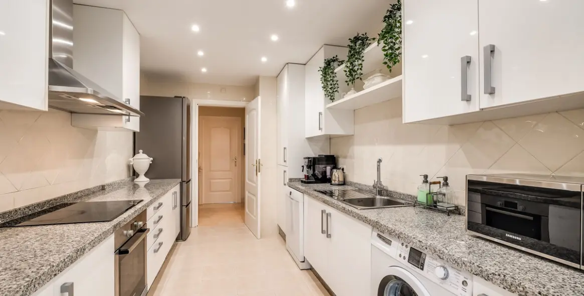 Продажа апартаментов на среднем этаже в Elviria 13