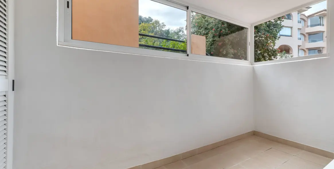 Продажа апартаментов на среднем этаже в Elviria 15