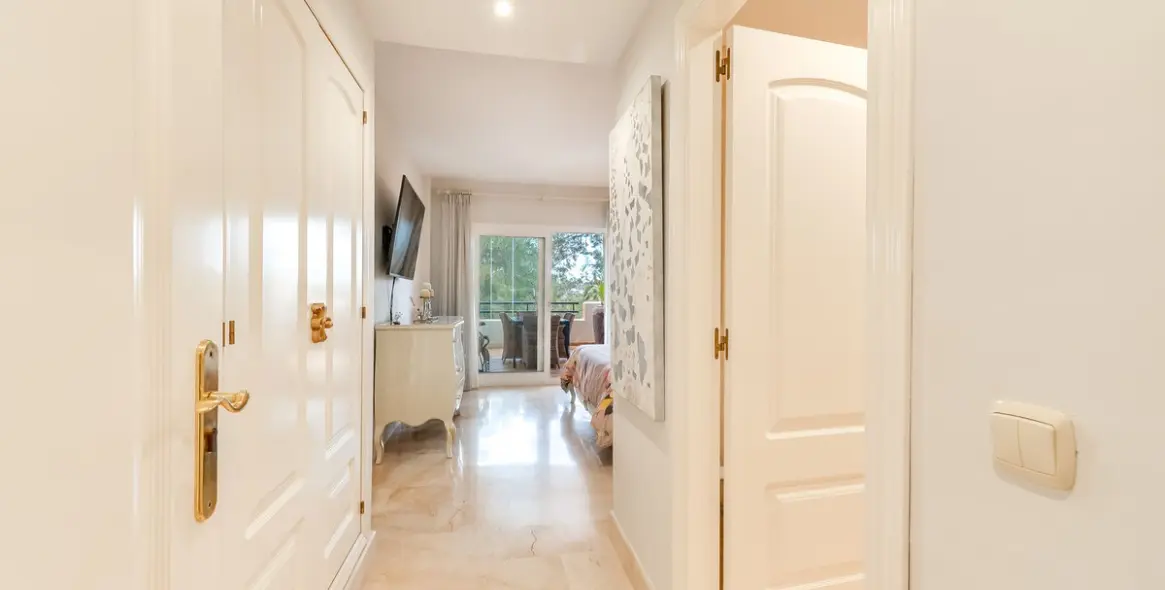 Продажа апартаментов на среднем этаже в Elviria 16