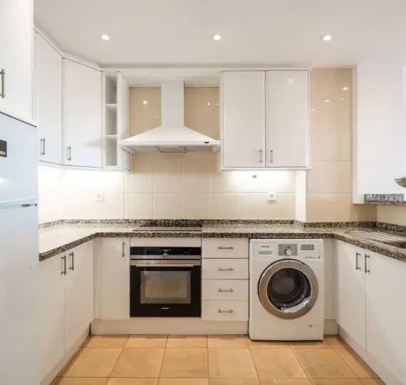 Продажа апартаментов на среднем этаже в Elviria