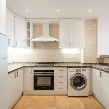 Sale of middle floor apartment in Elviria