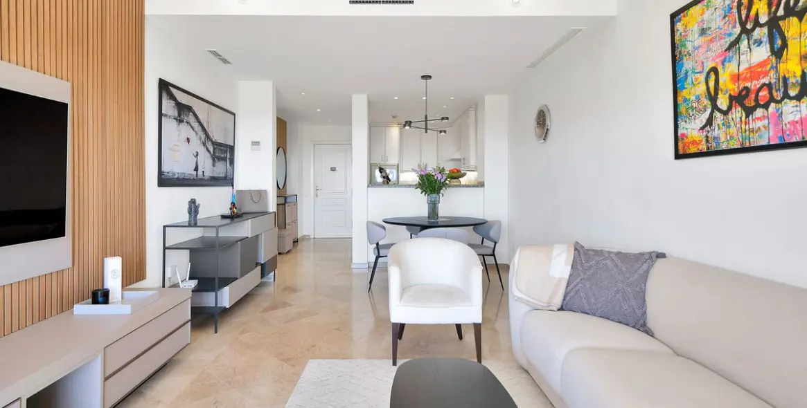 Venta de apartamento en planta media en Elviria 18