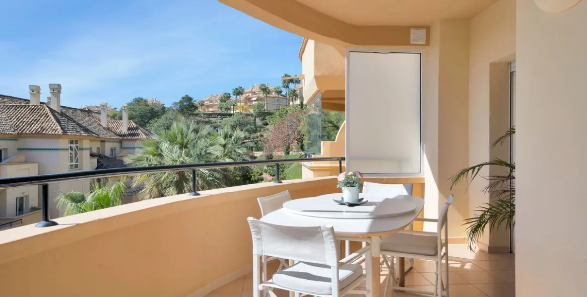 Venta de apartamento en planta media en Elviria 19