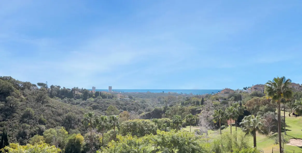 Venta de apartamento en planta media en Elviria 20