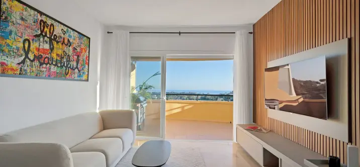 Venta de apartamento en planta media en Elviria 0
