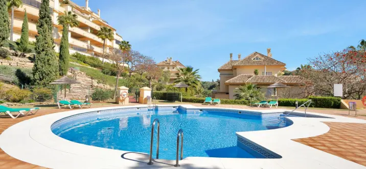 Venta de apartamento en planta media en Elviria 1