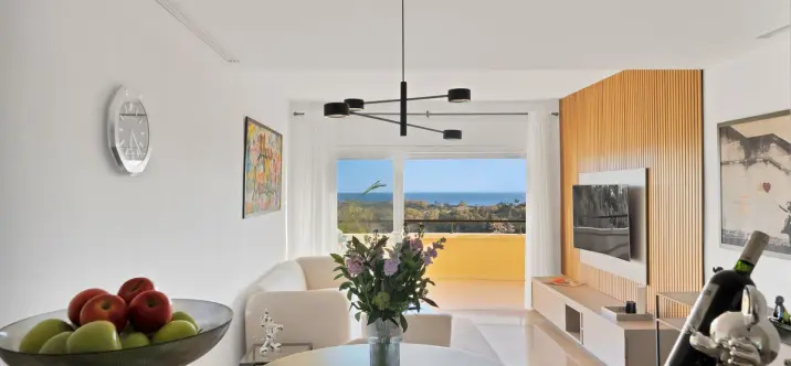 Venta de apartamento en planta media en Elviria 3