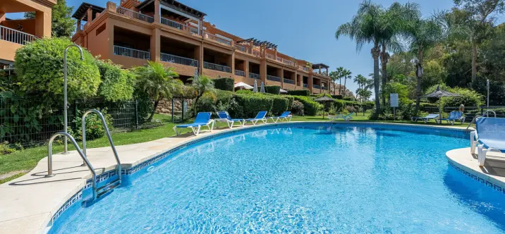 Venta de apartamento en planta baja en Estepona 0