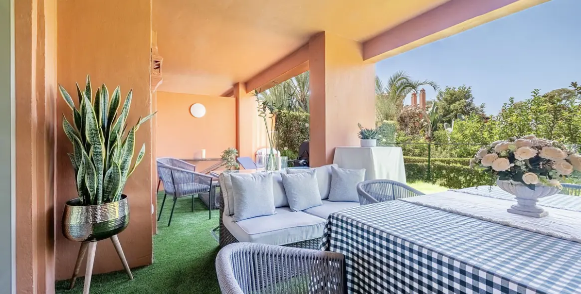 Sale of ground floor apartment in Estepona 2