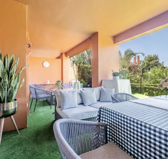Venta de apartamento en planta baja en Estepona
