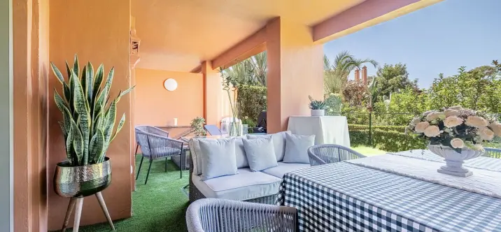 Venta de apartamento en planta baja en Estepona 1