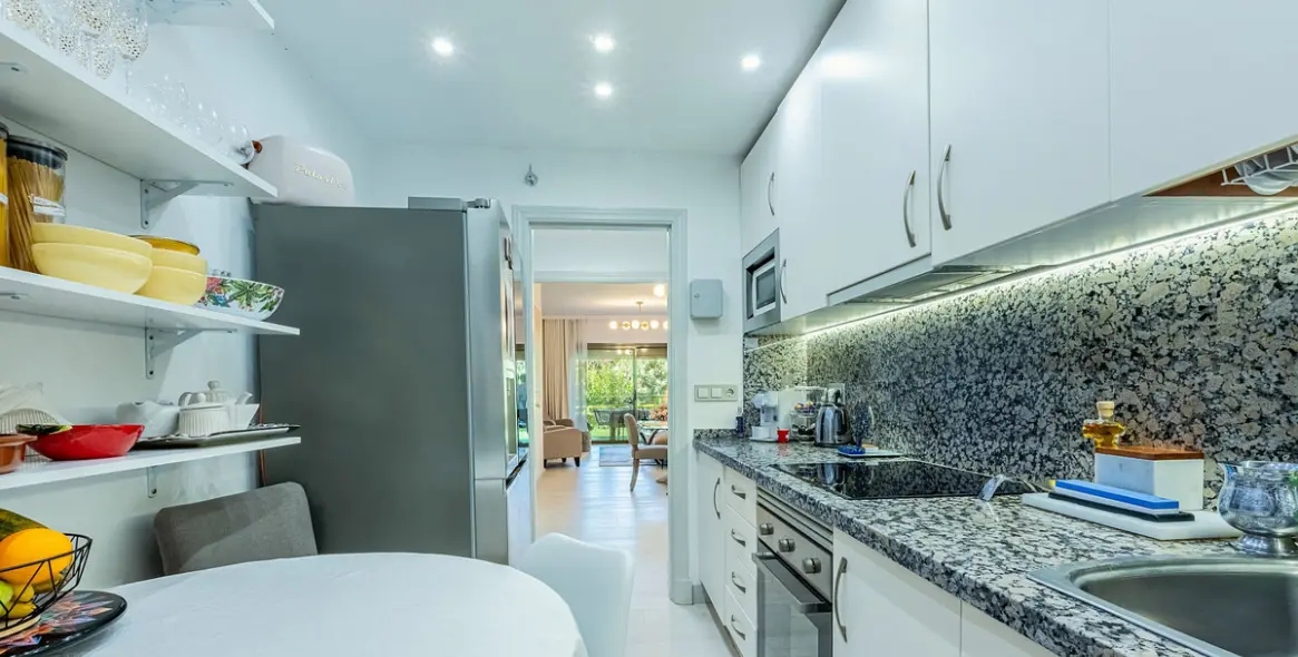 Sale of ground floor apartment in Estepona 6