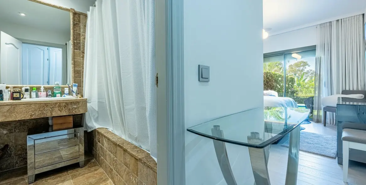 Sale of ground floor apartment in Estepona 8