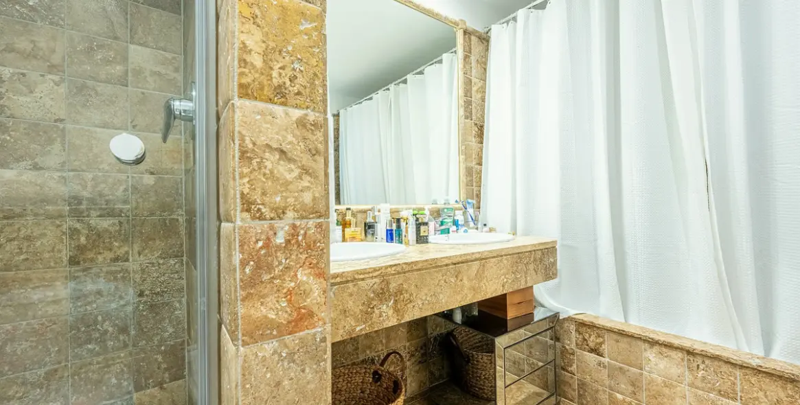 Sale of ground floor apartment in Estepona 9