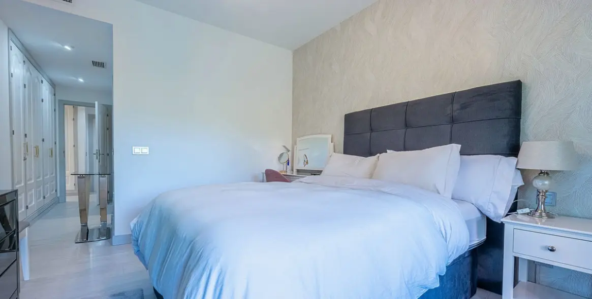 Sale of ground floor apartment in Estepona 16