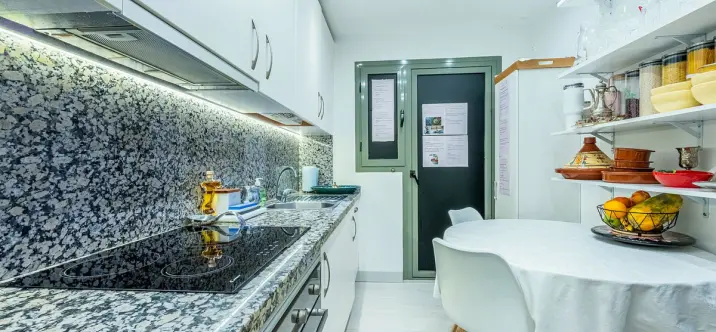 Venta de apartamento en planta baja en Estepona 3