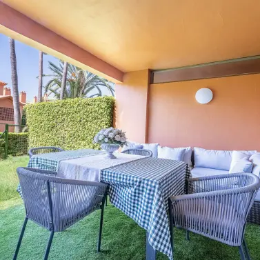 Venta de apartamento en planta baja en Estepona