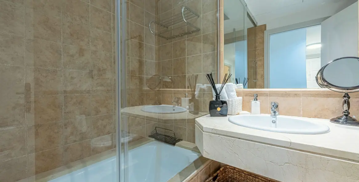 Venta de apartamento en planta baja en Estepona 22