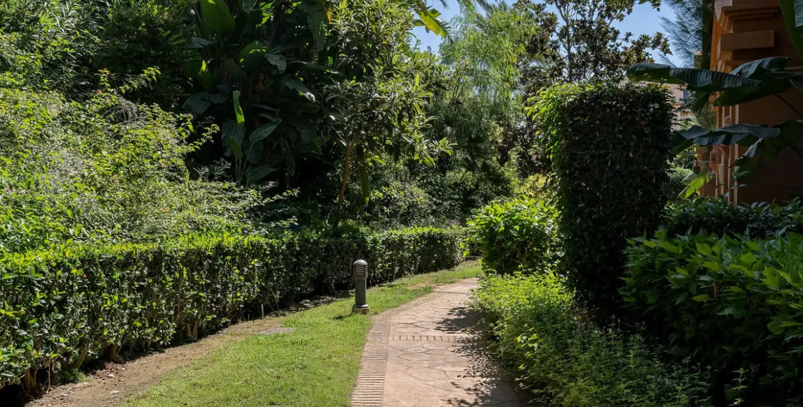 Venta de apartamento en planta baja en Estepona 26