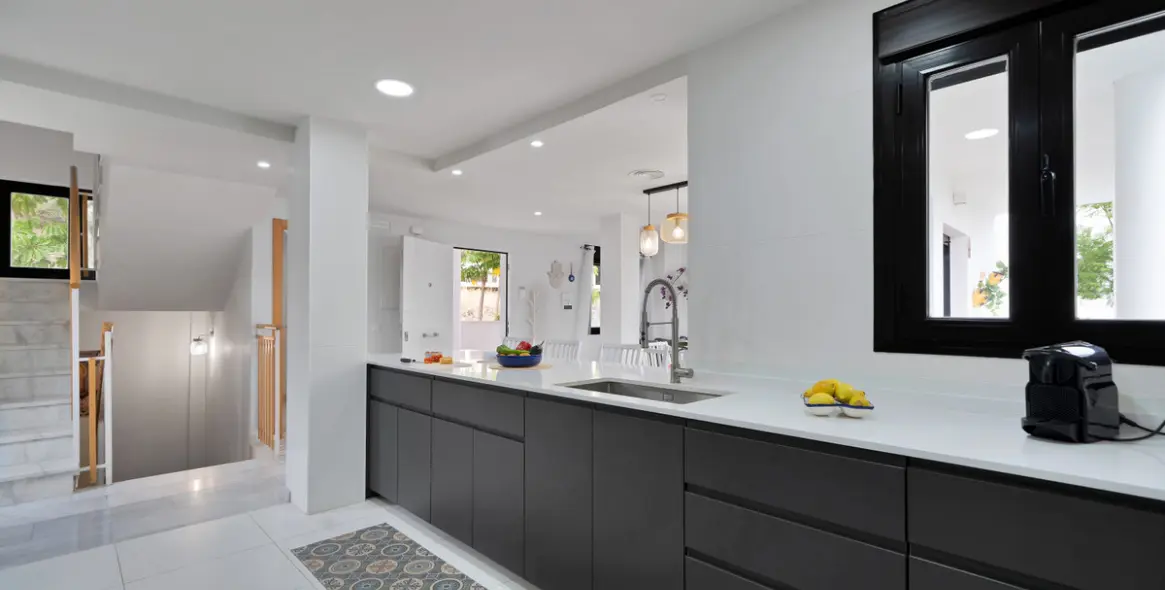 Продажа  отдельно стоящей виллы в Torrenueva 6