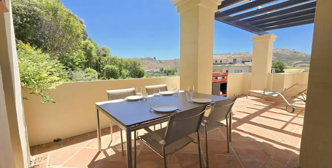 Venta de apartamento en planta media en Benahavís 5