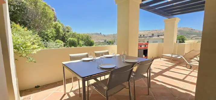 Sale of middle floor apartment in Benahavís 4