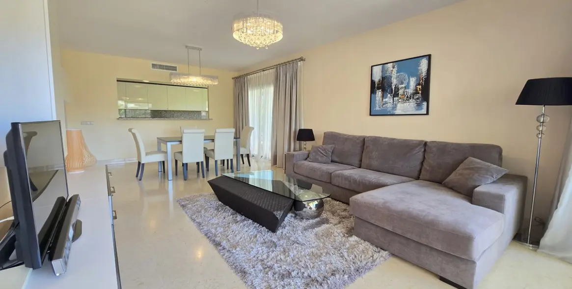 Venta de apartamento en planta media en Benahavís 11