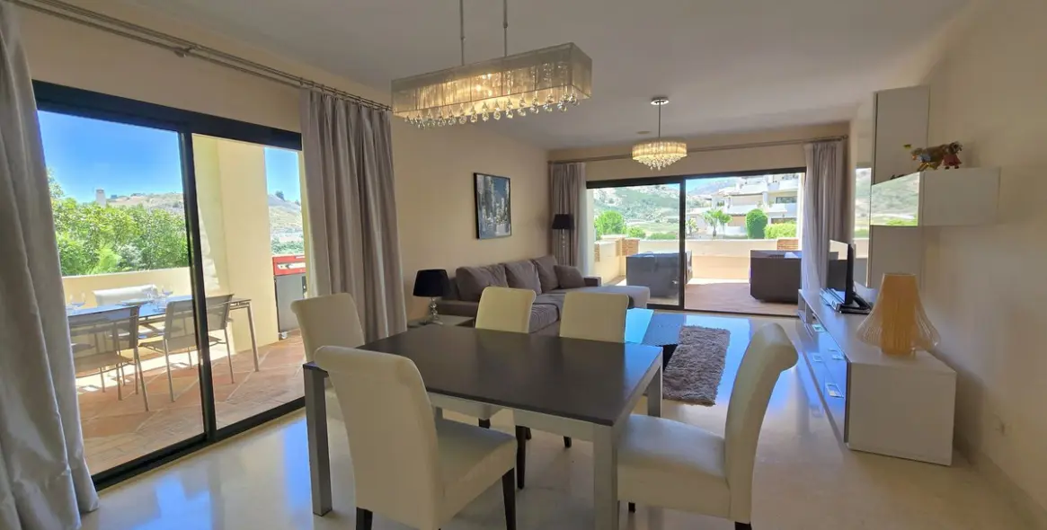 Venta de apartamento en planta media en Benahavís 12