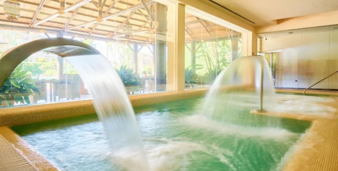 Venta de apartamento en planta media en Benahavís 17