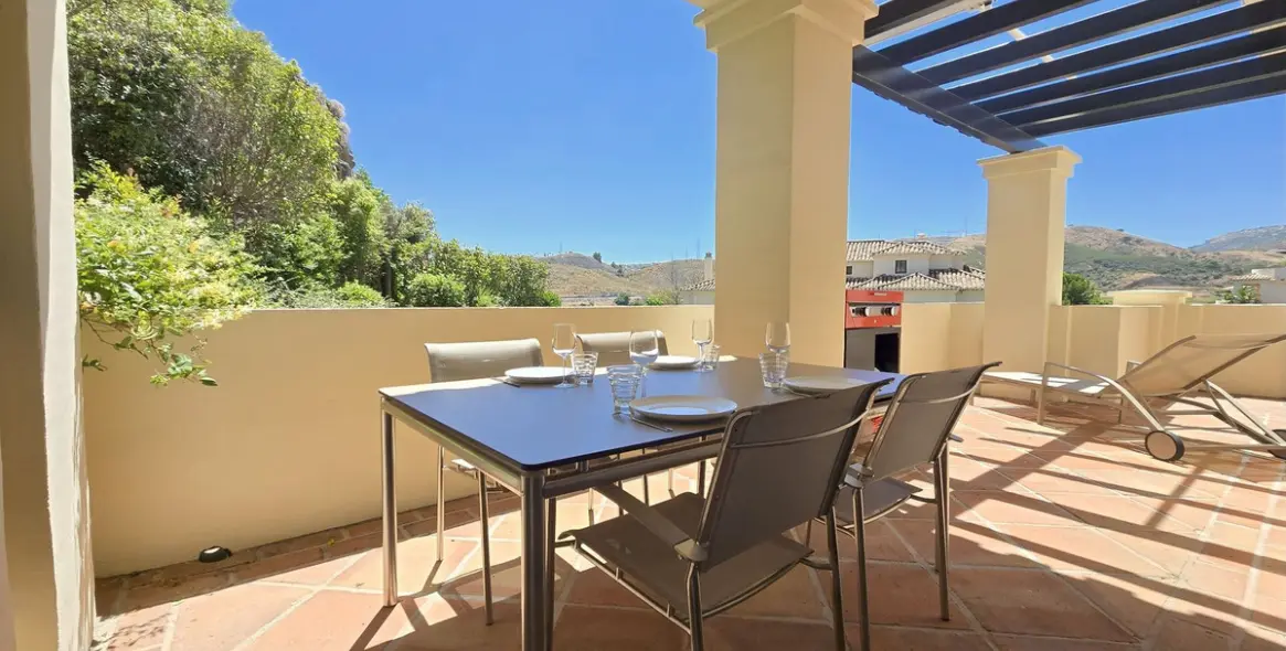 Venta de apartamento en planta media en Benahavís 19