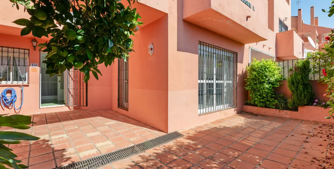 Sale of ground floor apartment in Marbella 2